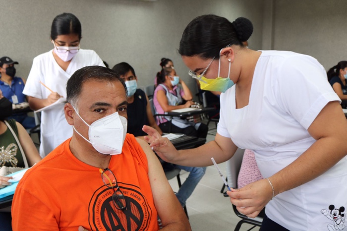 Sigue el reforzamiento de vacunación contra Covid-19 al sector educativo en Guerrero