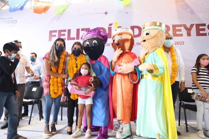 Gobierno del estado celebra a niñas y niños el Día de Reyes Magos en Chilpancingo