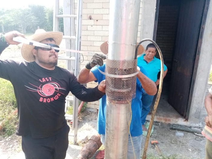 Gobierno de La Unión restablece servicio de agua potable en Petacalco