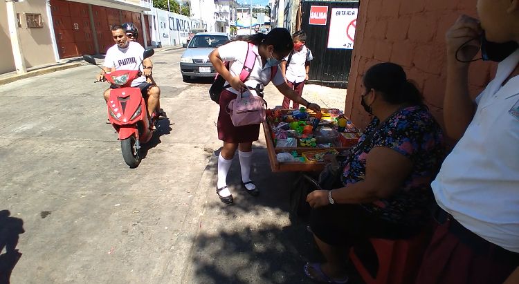 Confían padres en protocolos escolares para evitar contagios