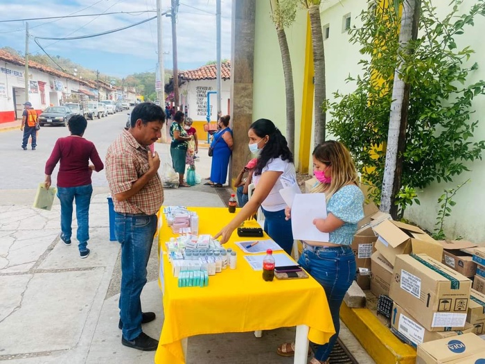 DIF La Unión entrega medicamento gratuito a familias