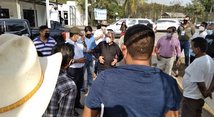PESCADORES DE PETACALCO ESPERARÁN RESULTADOS DE ANÁLISIS SOBRE MORTANDAD DE PECES