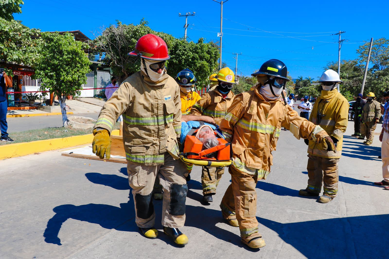 REALIZAN ENTRENAMIENTO EN REACCIÓN DE ACCIDENTES PERSONAL DE PROTECCION CIVIL DE PETATLÁN