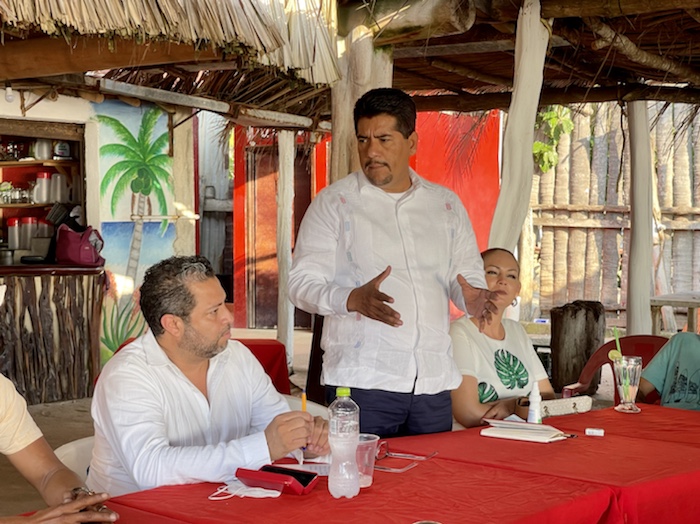 Impulsar los destinos de playa de La Unión, plantea alcalde  a secretario de Turismo