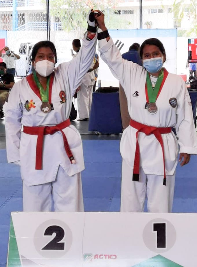 Estudiante de la UT de Petatlán gana la medalla de oro en Taekwondo