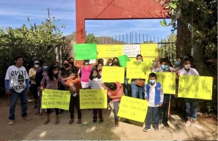 Levantan plantón en Primaria de Buena Vista, llegó nueva maestra