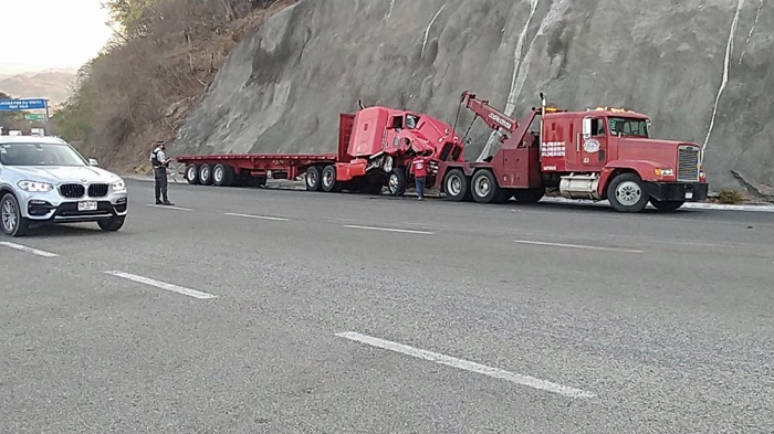 Fuerte choque en Mirador Ixtapa