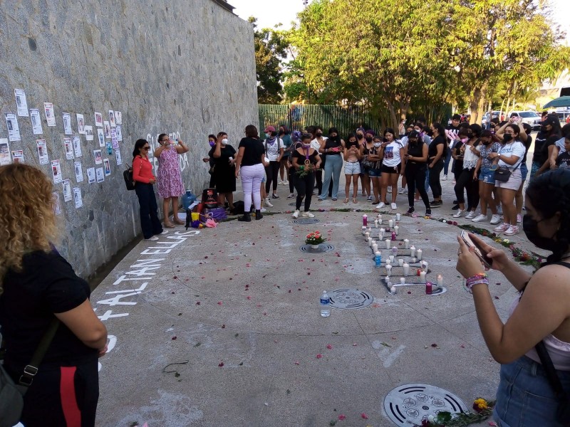 Colocan en Acapulco memorial de víctimas de feminicidio