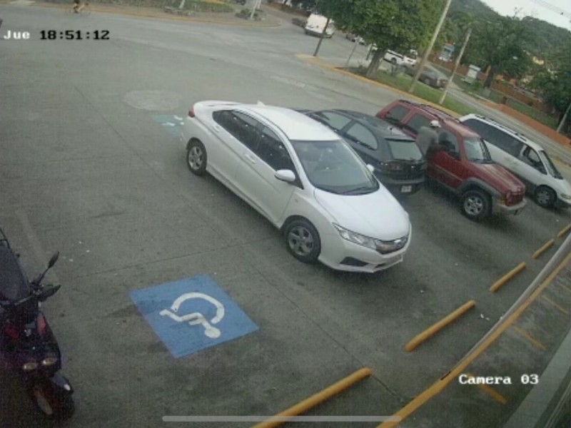 Advierten de robos en estacionamientos   