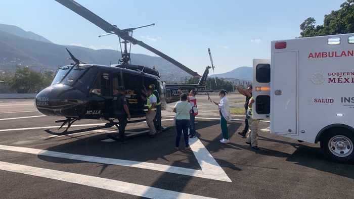 Trasladan en aeronave de la  SSPGro a paciente con probable lesión medular al Estado de México