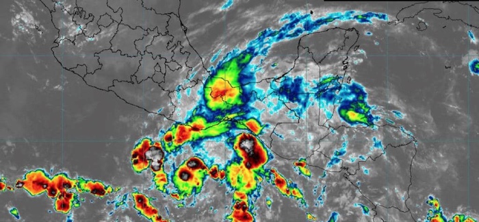 Zona de baja presión podría evolucionar a ciclón tropical frente a costas de Guerrero