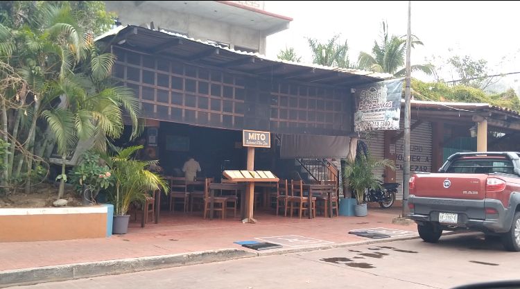 Restaurantes reducen horarios de servicio en el puerto
