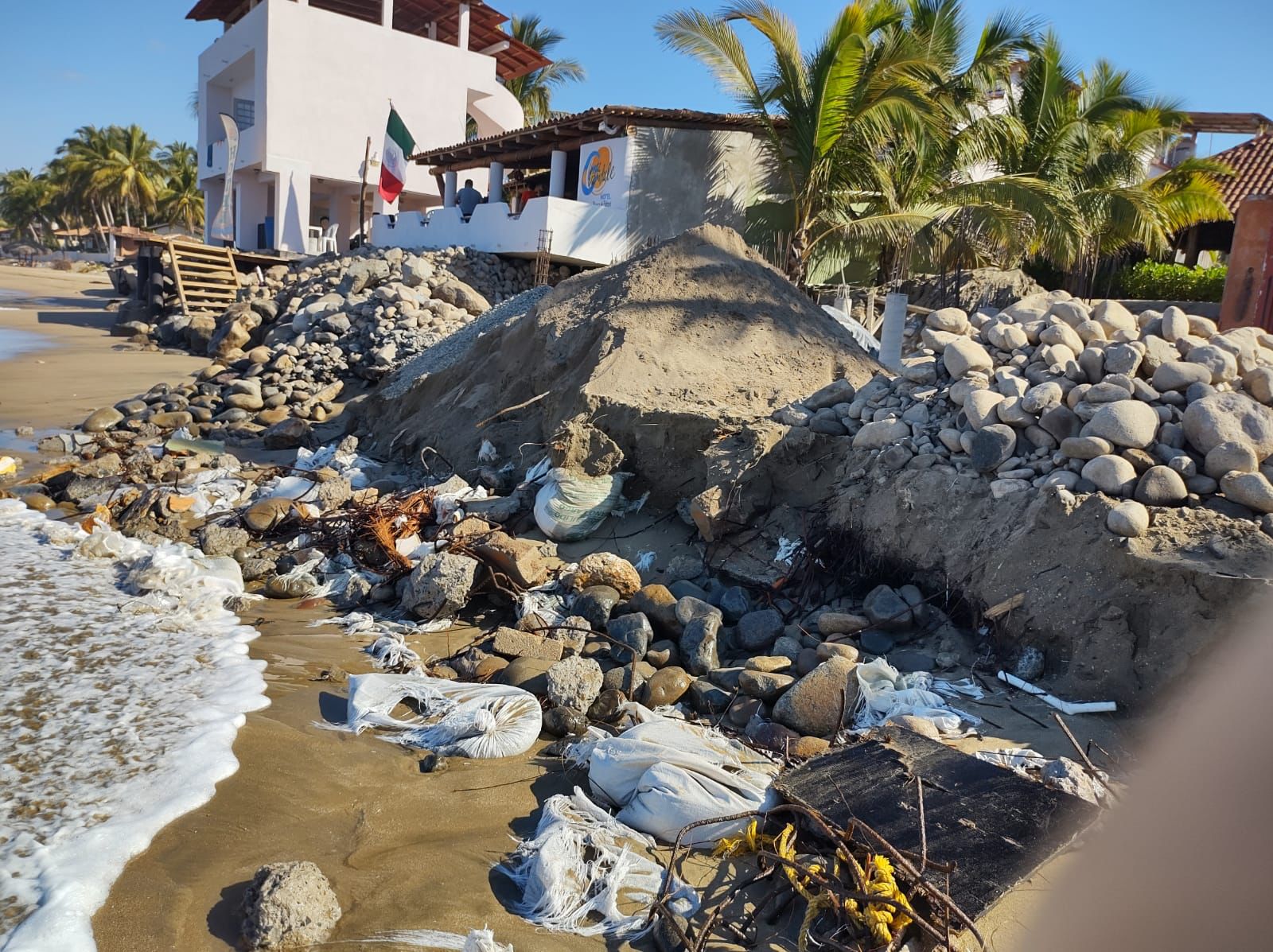 Elevarán al estado, petición de accesos para Barra de Potosí