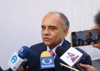 Que explique Gattel del desabasto de medicamentos y vacunas contra COVID