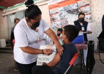 Más de 2 mil 600 niñas y niños de 5 a 11 años vacunados contra Covid en Tlapa