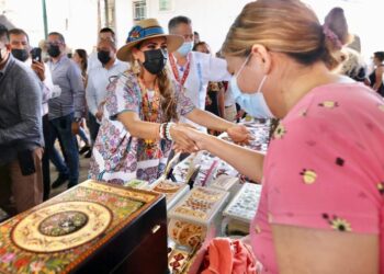 Implementa la gobernadora programa a artesanos para la comercialización de sus productos