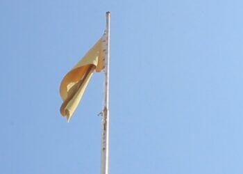 Piden mover bandera de Capitanía de Puerto a sitio visible