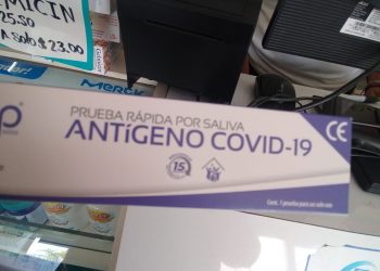 Varia precio de pruebas rápidas de Covid-19 en farmacias