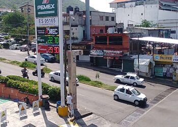 Variación de centavos en combustibles pega a la población