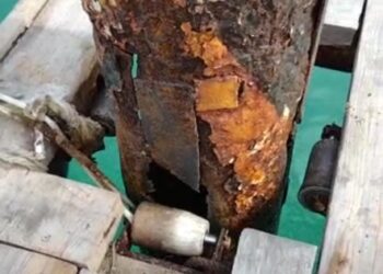 Usuarios evidencian deterioro de muelle de playa Las Gatas