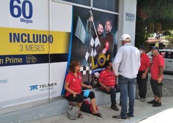 Huelguistas de Telmex acuerdan mesas de negociación