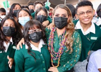 “El mejor camino para alcanzar nuestros sueños es la educación”: Evelyn Salgado