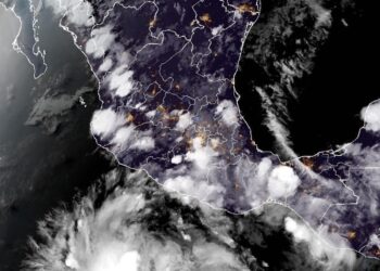 Ciclón tropical frente a costas de Guerrero ocasionará lluvias fuertes y oleaje elevado