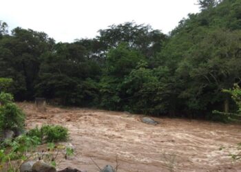 Desaparece una persona en río de Vallecitos