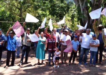 Comunidad de Zihuatanejo logra tener energía eléctrica, después de 30 años de espera