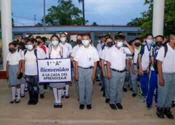 Hoy se valora que las escuelas estén abiertas, aseguran profesores al inicio del ciclo escolar