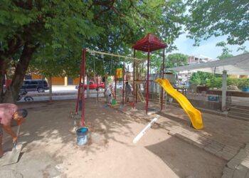 Son instalados juegos infantiles en la cabecera de La Unión