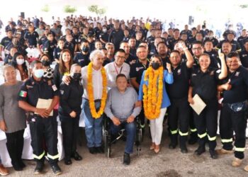 Reconoce Evelyn Salgado valentía y actos heroicos de las y los Bomberos de Guerrero