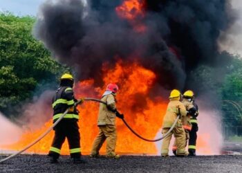 Se capacita personal de Protección Civil y Bomberos omberos