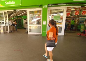 Turistas hacen robo hormiga en tiendas de conveniencia