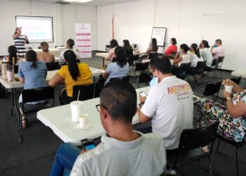 Imparten conferencia a emprendedores y empresarios, para promover los beneficios de seguridad social IMSS