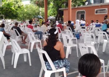 Con poca afluencia en módulos, continua vacunación anticovid-19 en Zihuatanejo
