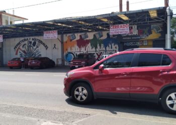 Una casa de materiales en Zihuatanejo, permanece cerrada por inseguridad