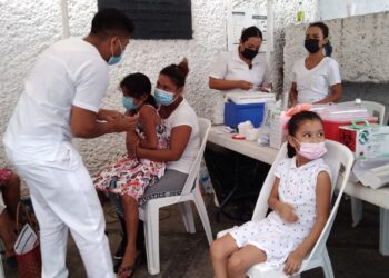 Pocos acuden en último día de vacunación anticovid-19 en Zihuatanejo