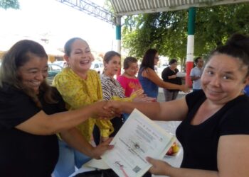 El gobierno de La Unión entrega constancia a mujeres que recibieron el curso de Elaboración de Jabones Artesanales