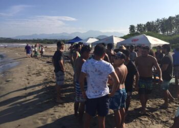 Seleccionan en Ixtapa-Zihuatanejo a participantes para el estatal de surf