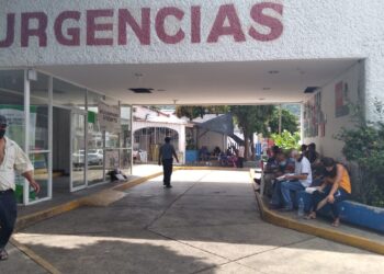 Sin medicinas y alimento, atienden a pacientes en el hospital