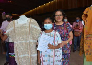 Artesanas de Ometepec, Xochistlahuaca y Cochoapa el Grande ganan premios en el concurso Nacional de Textiles y Rebozo