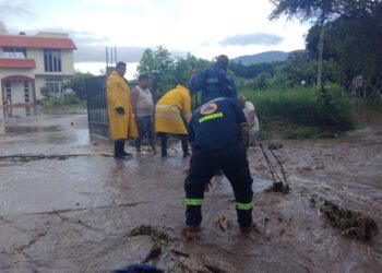 SPCGRO BRINDA AYUDA A PERSONAS AFECTADAS POR UNA TORMENTA LOCAL EN CHILPANCINGO