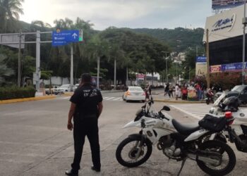 Policía de Tránsito Estatal establece operativo de vialidad en Escénica de Acapulco