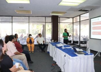 Capacitan a personal de Sectur Guerrero en materia de ética y control interno