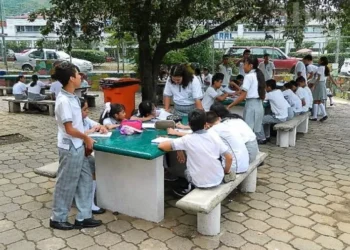 Hay más de 800 horas adeudo en secundarias y primarias