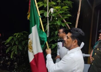 Crescencio Reyes encabeza ceremonia del 212 aniversario del Grito de Independencia