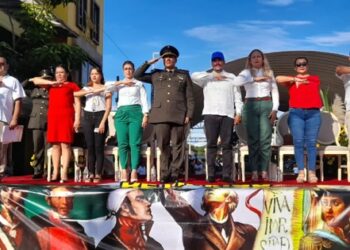 Alcalde Crescendo Reyes encabezó desfile cívico-militar con motivo de la Independencia de México