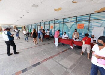 Entrega Evelyn Salgado apoyos del Programa Pensión Guerrero a adultos mayores de 63 y 64 años