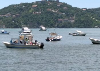 Reabren puerto en Zihuatanejo, a casi 72 horas de inactividad